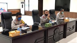 Kapolda Maluku Irjen Pol Drs. Baharudin Djafar, Saat memimpin Rapat Harian Polda Maluku.