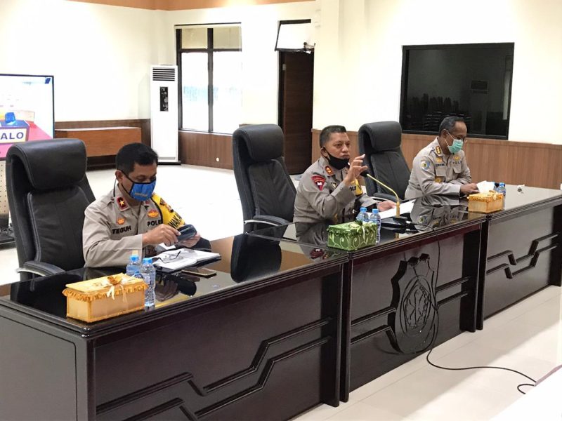 Kapolda Maluku Irjen Pol Drs. Baharudin Djafar, Saat memimpin Rapat Harian Polda Maluku.