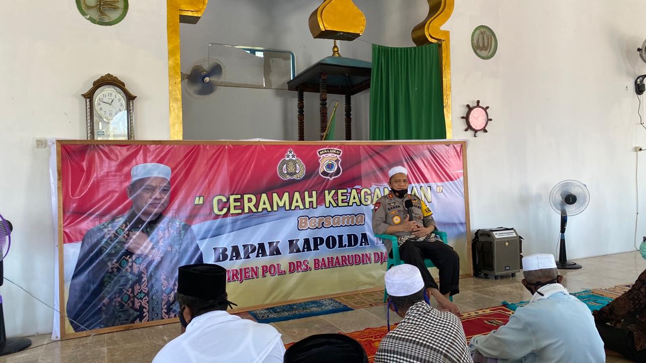Dzuhur Berjamaah di SBB, Kapolda Maluku Sampaikan Pesan Tausyiah Agama
