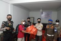 Ket. Foto. Pengambilan Surat Suara di Percetakan