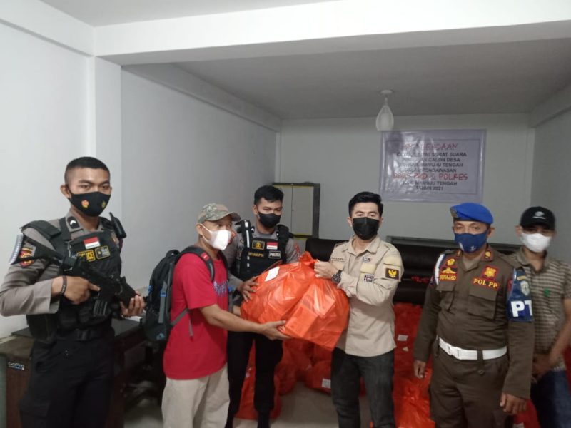 Ket. Foto. Pengambilan Surat Suara di Percetakan