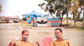 Foto: Bupati dan Wakil Bupati, Amran Mahmud-Amran saat menyambangi salah satu stand kuliner di kabupaten Sengkang