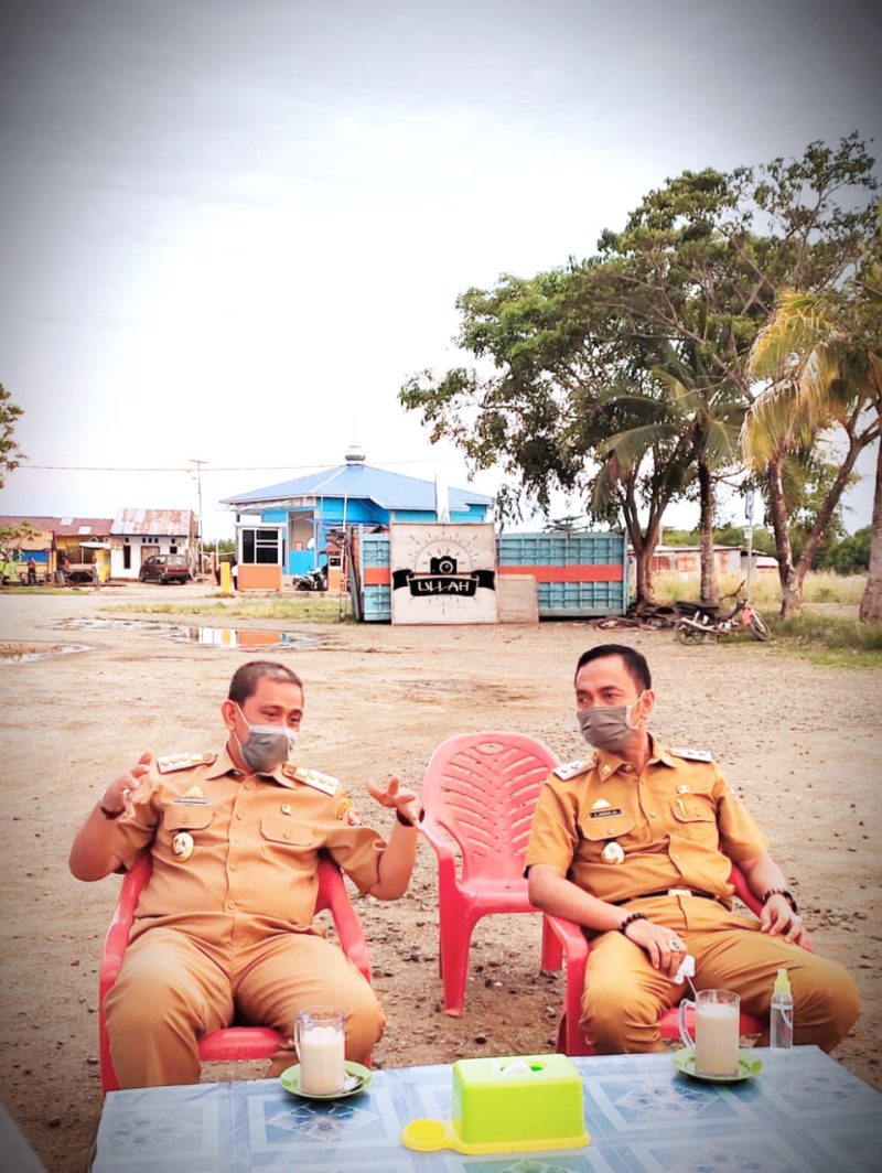 Foto: Bupati dan Wakil Bupati, Amran Mahmud-Amran saat menyambangi salah satu stand kuliner di kabupaten Sengkang