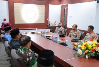 Kapolda Sulbar Irjen Pol Verdianto Iskandar Biticaca Saat Berdialog Bersama Jajaran Pemkab Mamuju Tengah.(Foto:Ist)