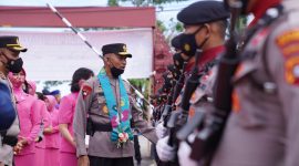 Kapolda Sulbar Irjen Pol Verdianto Iskandar Biticaca Disambut Jajar Kehormatan di Polres Pasangkayu.