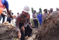 Kapolda Sulbar Irjen Pol Verdianto Iskandar Biticaca Meletakkan Batu Pertama Pembangunan Polsek Pasangkayu.