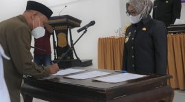 Bupati Mamuju Hj Sitti Sutinah Suhardi Saat Melantik Sejumlah Pejabat di Lingkup Pemkab Mamuju (Foto: Ist).