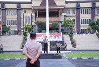 Kapolda Sulbar Irjen Pol Verdianto Iskandar Biticaca Saat Memimpin Apel Pagi di Mapolda Sulbar