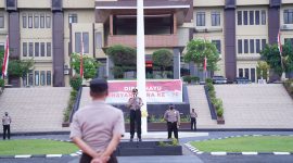 Kapolda Sulbar Irjen Pol Verdianto Iskandar Biticaca Saat Memimpin Apel Pagi di Mapolda Sulbar