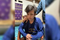 Hasbi Pelaku Penganiayaan Orang Tua Kandungnya Saat Diamankan di Polsek Alu 
