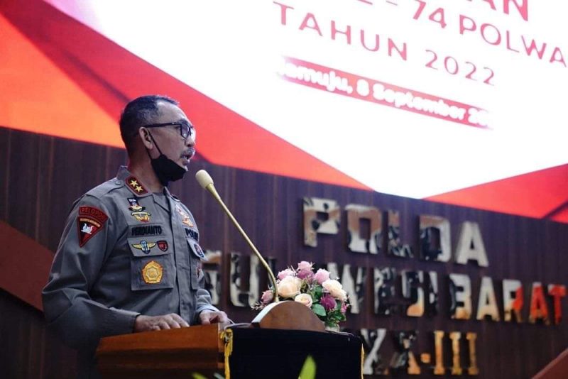 Kapolda Sulbar Irjen Pol. Drs. Verdianto I. Bitticaca, M.Hum