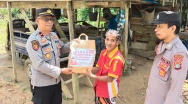Polsek Tutar Polres Polman Bagikan Paket Sembako Gratis Untuk Warga