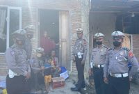 Personil Satlantas Polresta Mamuju Anjangsana Bagikan Paket Sembako Dalam Rangka HUT Polantas Ke 67