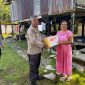Personil Polres Pasangkayu Turun Langsung Membagikan Bantuan Sembako Untuk Warga
