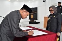 Bupati Mamuju Hj Sitti Sutina Suhardi Melantik Pejabat Administrastrator dan Pengawas Dilingkup Pemkab Mamuju.
