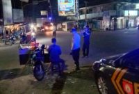 Cegah Gangguan Kamtibmas, Personil Polsek Tinambung Gelar Patroli Blue Light