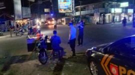 Cegah Gangguan Kamtibmas, Personil Polsek Tinambung Gelar Patroli Blue Light