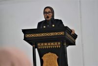 Bupati Mamuju Hj Sitti Sutinah Suhardi 