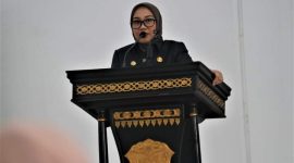 Bupati Mamuju Hj Sitti Sutinah Suhardi 