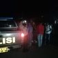 Terlihat Personil Polsek Tutar Tengah Berbincang Bersama Warga.