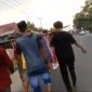 Minggu, 18 September 2022 Sebuah vidio viral di media sosial memperlihatkan beberapa orang keluarga dan masyarakat setempat  menandu salah satu kerabat yang telah meninggal dunia dengan menggunakan sarung dan satu batang bambu