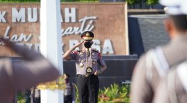 Kapolda Sulbar Irjen Pol Verdianto Iskandar Biticaca Saat Memimpin Upacara Hari Kesadaran Nasional di Mapolda Sulbar