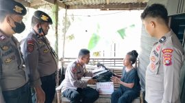 Kabag Ops AKP Najamuddin Memimpin Langsung Pembagian Paket Sembako Polres Polman