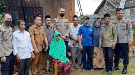 Didampingi Pejabat Utamanya, Kapolda Sulbar Irjen Pol Verdianto Iskandar Biticaca Mengunjungi Warga di Dusun Ganno, Desa Salletto, Kecamatan Simboro kabupaten Mamuju
