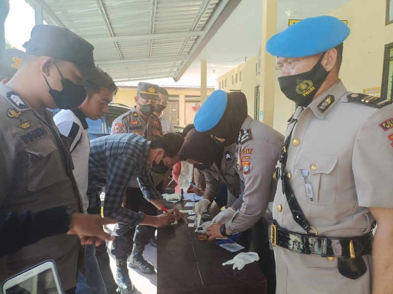 Sejumlah Personil Polres Majene Jalani Tes Urine