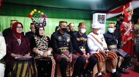 Kapolda Sulbar Irjen Pol Verdianto Iskandar Biticaca (Tengah) Saat Menghadiri Rapat Paripurna HUT Sulbar Ke 18
