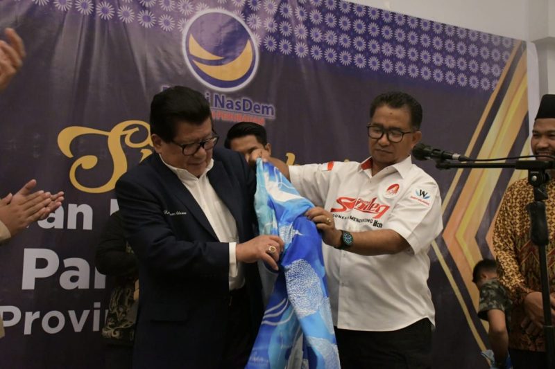 Pj Gubernur Sulbar,  Akmal Malik Bersama Mantan Gubernur Sulbar Dua Periode Anwar Adnan Saleh
