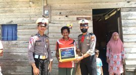 Satuan Satlantas Polres Mamuju Tengah gelar Bakti Sosial bagi Sembako dan Bersihkan Tempat Ibadah