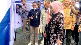 Bupati wajo Amran Mahmud Saat mendampingi Anggota Komisi VII DPR RI, Andi Yuliani Paris (AYP)