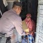 Kabag Ops AKP Pandu Arif Setiawan menyerahkan Bantuan Paket Sembako Bagi Wrag terdampak kenaikan Harga BBM