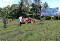 Kerja bakti pengolahan lahan ketahanan pangan di kampung Pancasila  seluas 2 Ha ini, dihadiri oleh Kepala Staf Kodim 1402/Polman, Mayor Inf Ahmad, T. S.Sos,. M.Si, Camat Matakali Rahmat Razak dan Kepala Desa Pasiang H. Muhammad Amin  beserta Danramil Jajaran Kodim 1402/Polman.