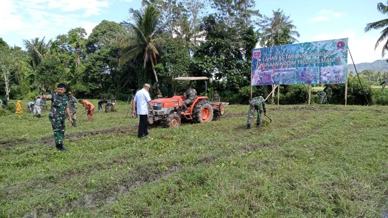 Kerja bakti pengolahan lahan ketahanan pangan di kampung Pancasila  seluas 2 Ha ini, dihadiri oleh Kepala Staf Kodim 1402/Polman, Mayor Inf Ahmad, T. S.Sos,. M.Si, Camat Matakali Rahmat Razak dan Kepala Desa Pasiang H. Muhammad Amin  beserta Danramil Jajaran Kodim 1402/Polman.