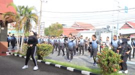 Puluhan Personil Polresta Mamuju Mengikuti Senam Zumba Guna Tingkatkan Imunitas