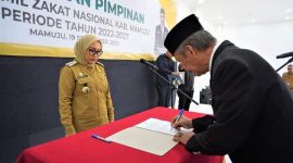 Bupati Mamuju Hj.Sitti Sutinah Suhardi Lantik Pimpinan Baznas periode 2022-2027
