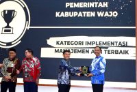 Wakil Bupati Wajo Amran Menerima Penghargaan Implementasi Manajemen ASN Terbaik
