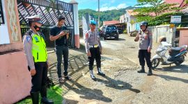 Sejumlah Personil Polresta Mamuju dan Polsek Malaksanakan Pengamanan Ibadah Minggu di sejumlah Tempat Ibadah.
