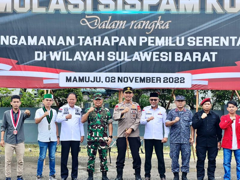 Ketua HMI Cabang Mamuju Muh Ahyar Latif terlihat hadiri Diacara Sumulasi Sispamkot Jelang Pemilu Yang Digelar Polda Sulbar