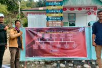 Pemasangan Baliho seleksi PPS Pemilu Serentak 2024 Desa Batuampa. Foto: Istimewa