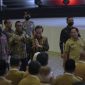 Presiden Jokowi didampingi sejumlah menteri tiba di lokasi acara Pembukaan Rakornas Kepala Daerah dan Forkopimda se-Indonesia 2023, di SICC, Sentul, Jawa Barat, Selasa (17/01/2023). (Foto: Humas Setkab/Oji)