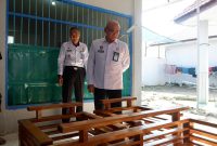 Kakanwil melihat hasil karya meubelair Warga Binaan
