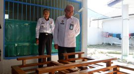 Kakanwil melihat hasil karya meubelair Warga Binaan