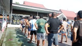 Warga Binaan mengikuti senam pagi