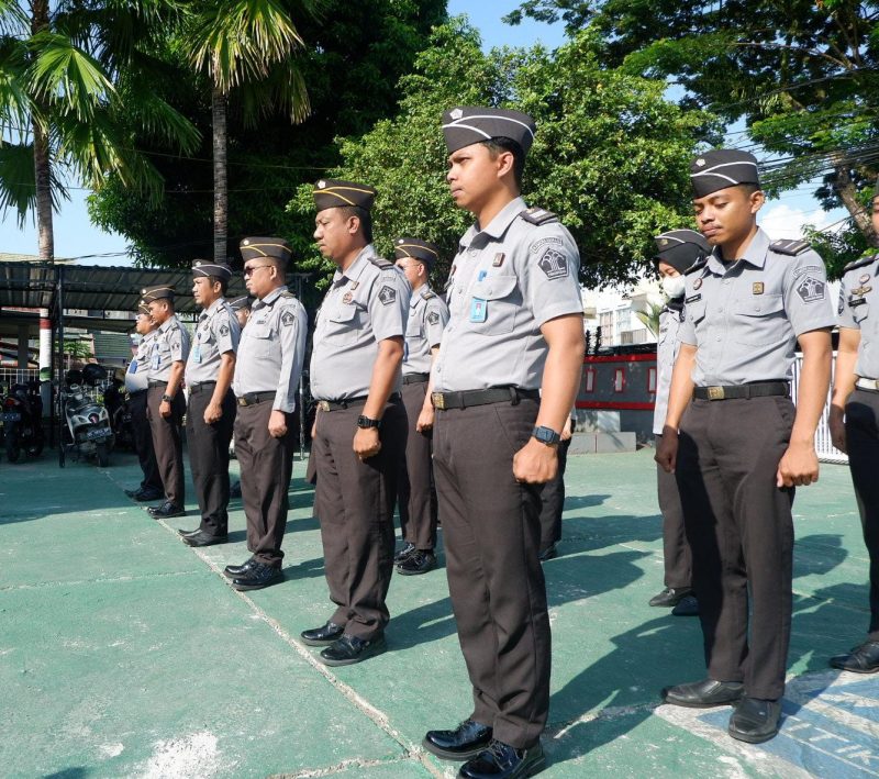 Jajaran pegawai Rutan Mamuju mengikuti apel pagi