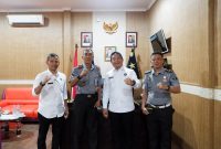 Foto Bersama (Kiri ke Kanan : Kabid Berantas, Karutan Mamuju, Kepala BNNP Sulbar, Kepala Kesatuan Pengamanan Rutan)