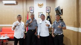 Foto Bersama (Kiri ke Kanan : Kabid Berantas, Karutan Mamuju, Kepala BNNP Sulbar, Kepala Kesatuan Pengamanan Rutan)