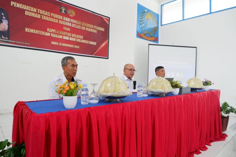 Kakanwil Kemenkumham Sulbar memberikan penguatan kepada Jajaran Pimpinan & Petugas Rutan Mamuju